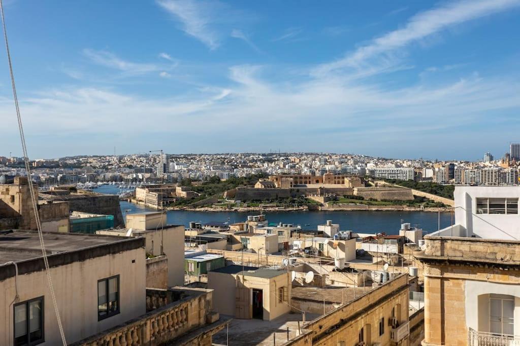 City Penthouse With Roof Terrace And Sea Views Валета Екстериор снимка