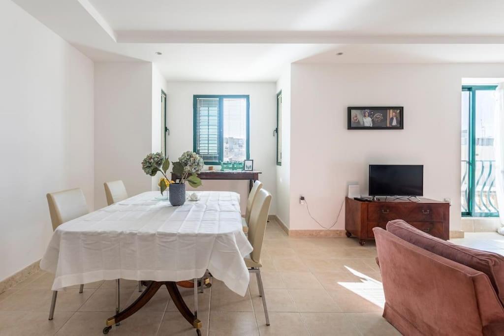 City Penthouse With Roof Terrace And Sea Views Валета Екстериор снимка